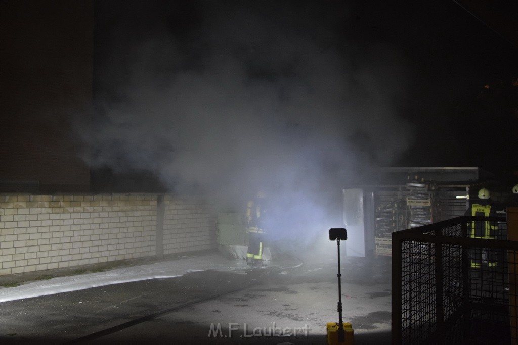 Feuer Papp Presscontainer Koeln Hoehenberg Bochumerstr P111.JPG - Miklos Laubert